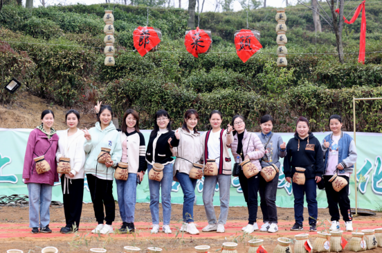 “展巾帼风采，品茶颜悦色”——江投路桥工会、九江二桥工会举办庆“三八”妇女节采茶活动