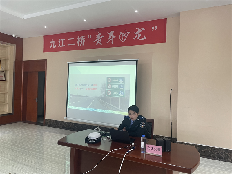 运营管理部开展“文明交通、你我同行”交通安全宣讲活动