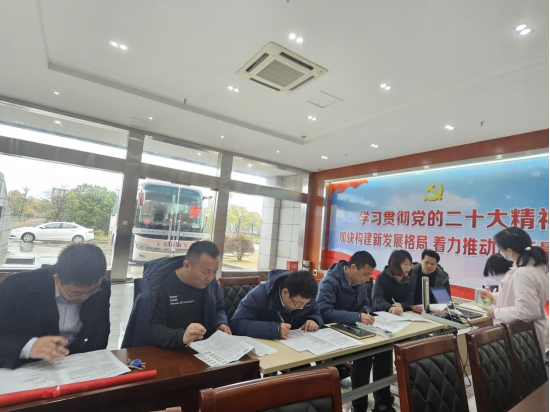 九江二桥开展“汇聚生命热辣，传递滚烫爱心”义务献血活动