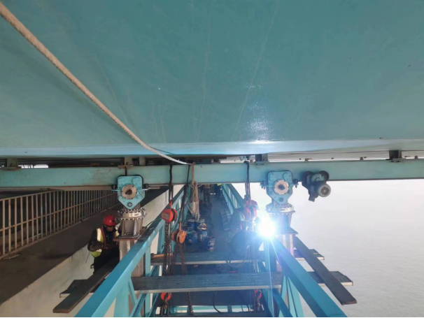 九江二桥主桥检查桁车顺利完成升级改造