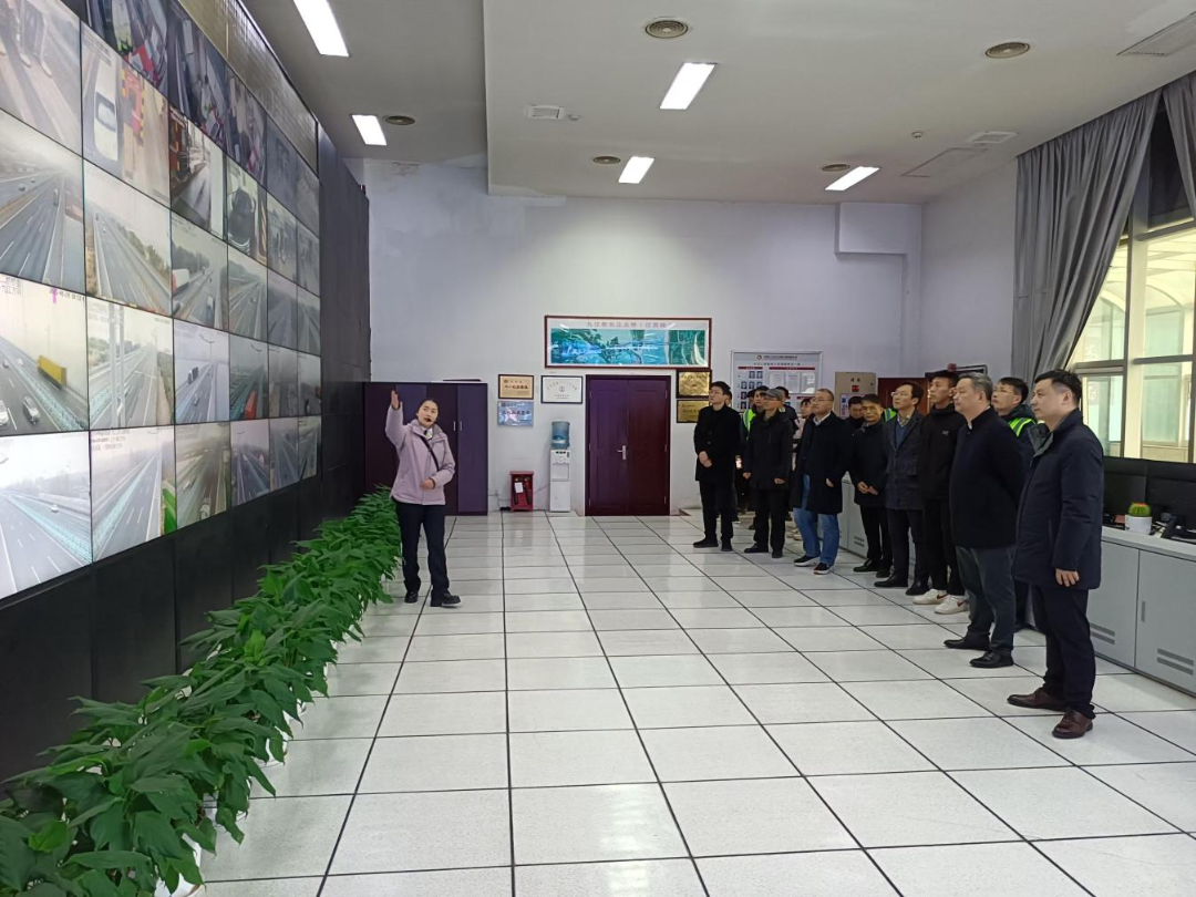 阙泳一行到九江一桥、九江二桥调研慰问