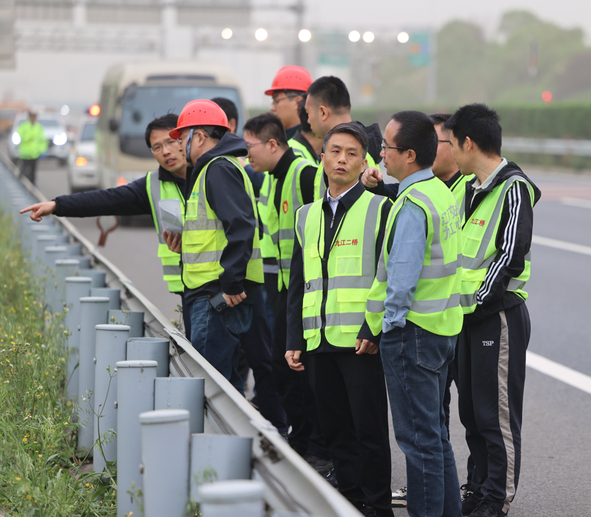 交通运输部汛期技术帮扶组赴九江二桥开展汛期高速公路灾害风险隐患排查指导工作